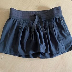Lululemon battleship gray skort